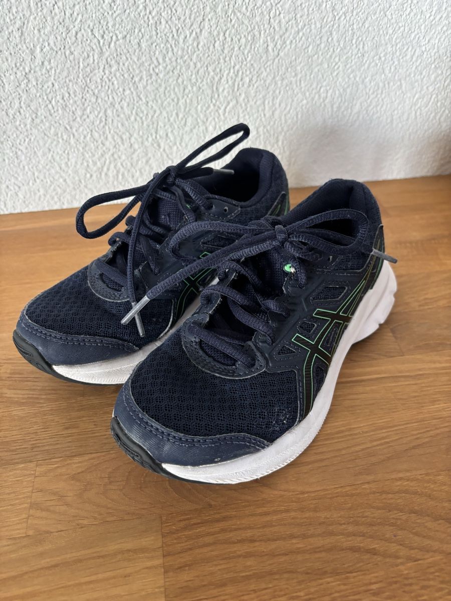 Asics Chaussures hommes: Laufschuh Asics Gr. 33 – D'occasion à Schwarzenburg par san_b9g2 1
