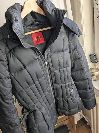 Elegante und warme Winterjacke von EDC, Gr. S