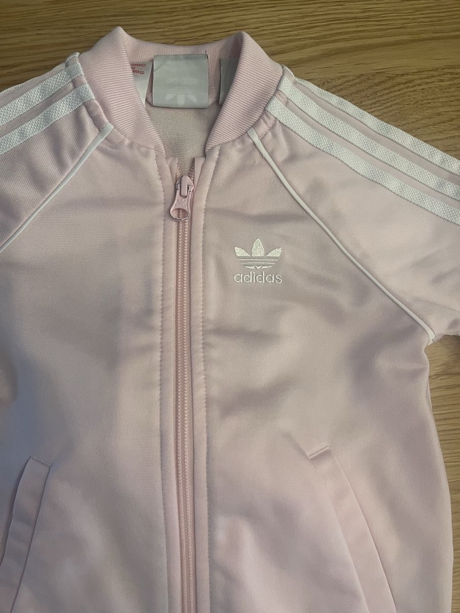 Adidas Completi: Adidas Trainingsanzug Gr. 18-24 Monate  – Usato da Adliswil venduto da oktschuess10 1