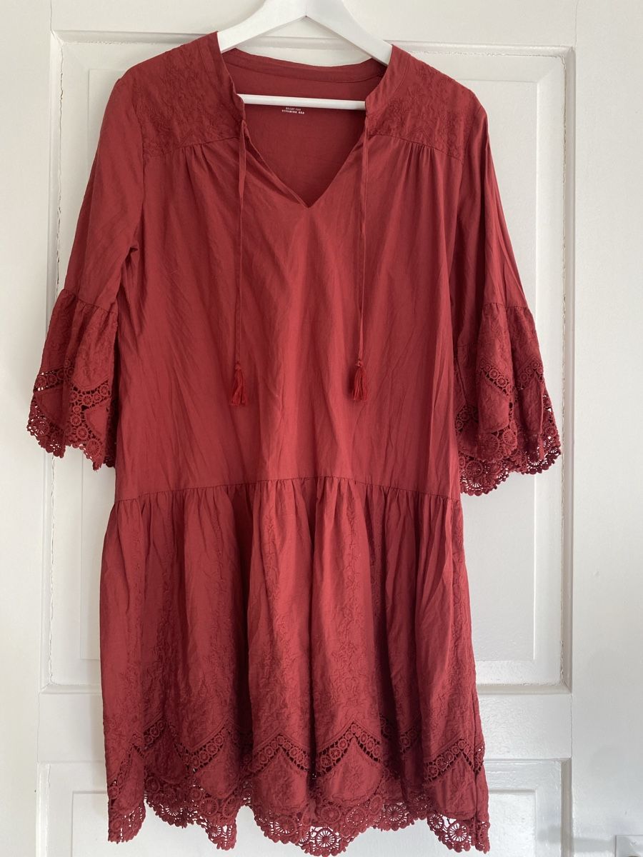 Beldona Tuniche: Beldona Kleid Herbst Rot Gr. M mit Spitze  – Usato da Chur venduto da KUMI2024