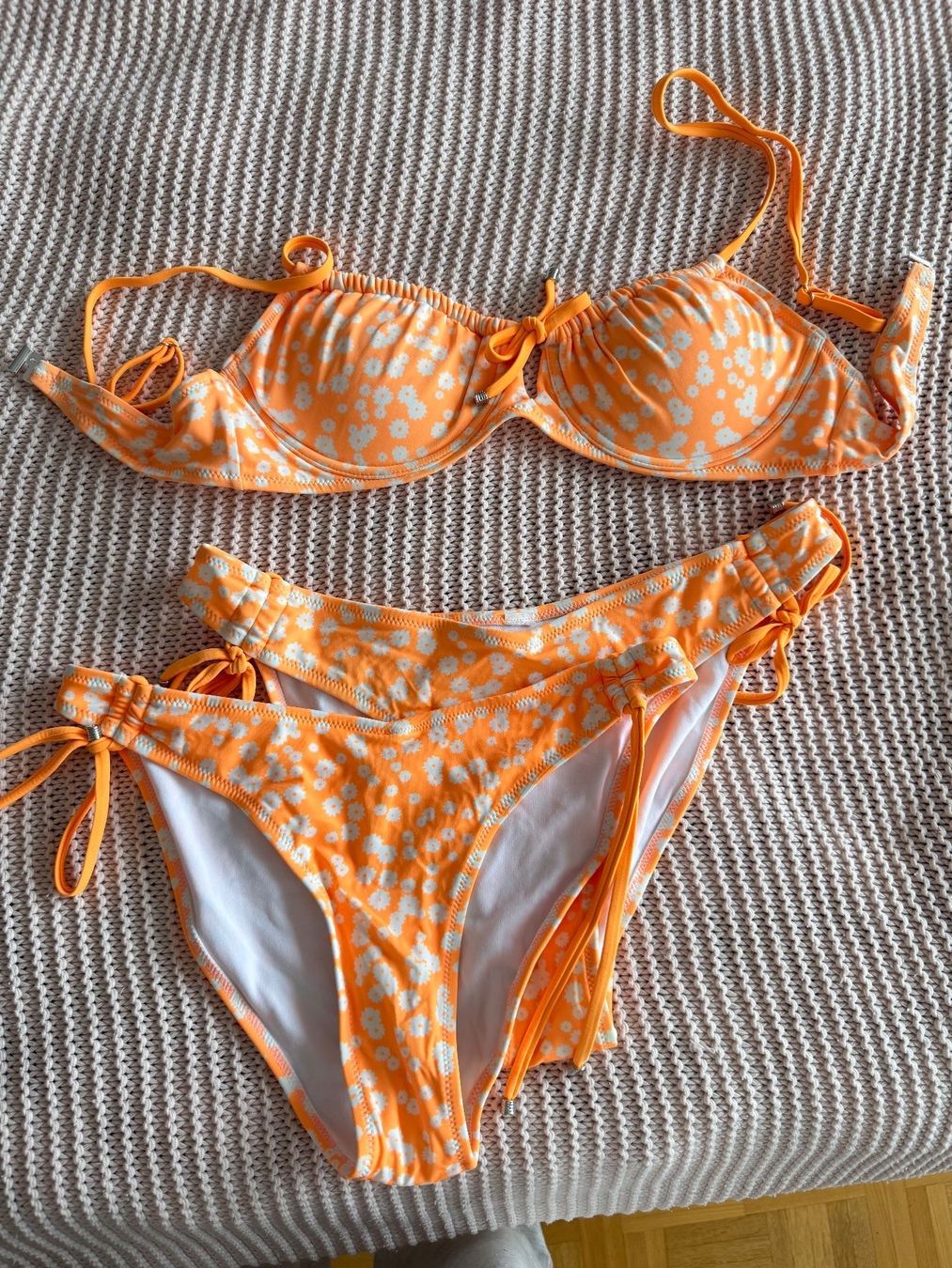 Costumi da bagno & Bikini: Maillot de bain orange neuf – Nuovo e nell'imballaggio originale da Montreux venduto da Izapechee