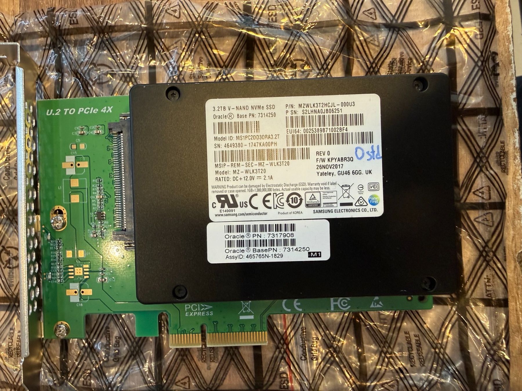Samsung Harddisks: SAS NAND NVME 3,2TB U.2 – Neu (gemäss Beschreibung) aus Zürich von Drwatson 1