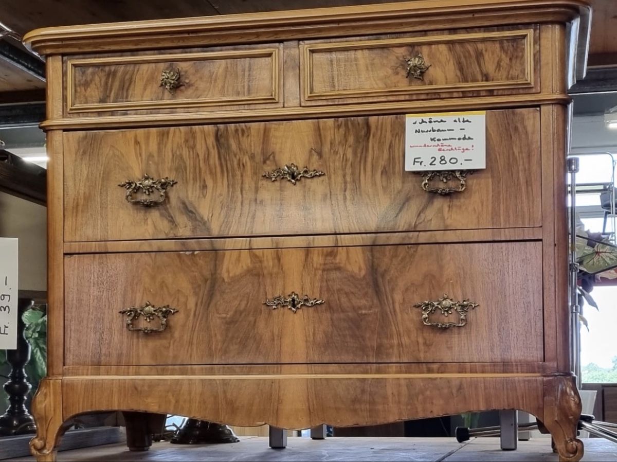 Kommoden: schöne alte Nussbaum Kommode  – Gebraucht aus Bern von secondhandkim 1