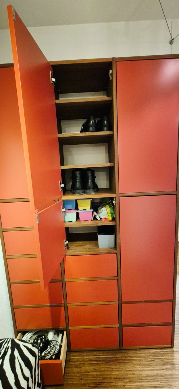 Schränke: Schrank rotlackierte Türen – Gebraucht aus mettmenstetten von choice01 2