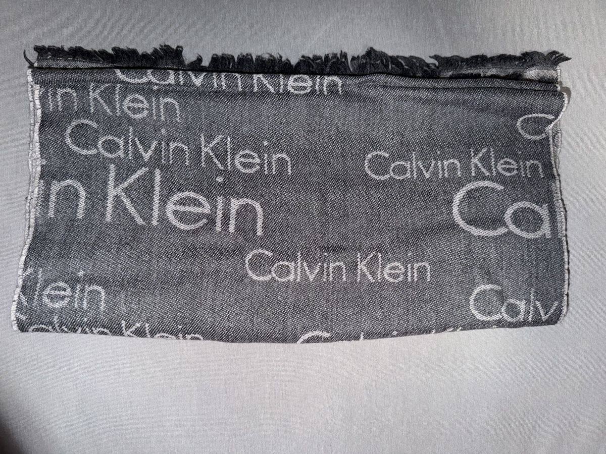 Calvin Klein Schals: Calvin Klein Schaal – Gebraucht aus Dällikon von ErolindRamadani 1