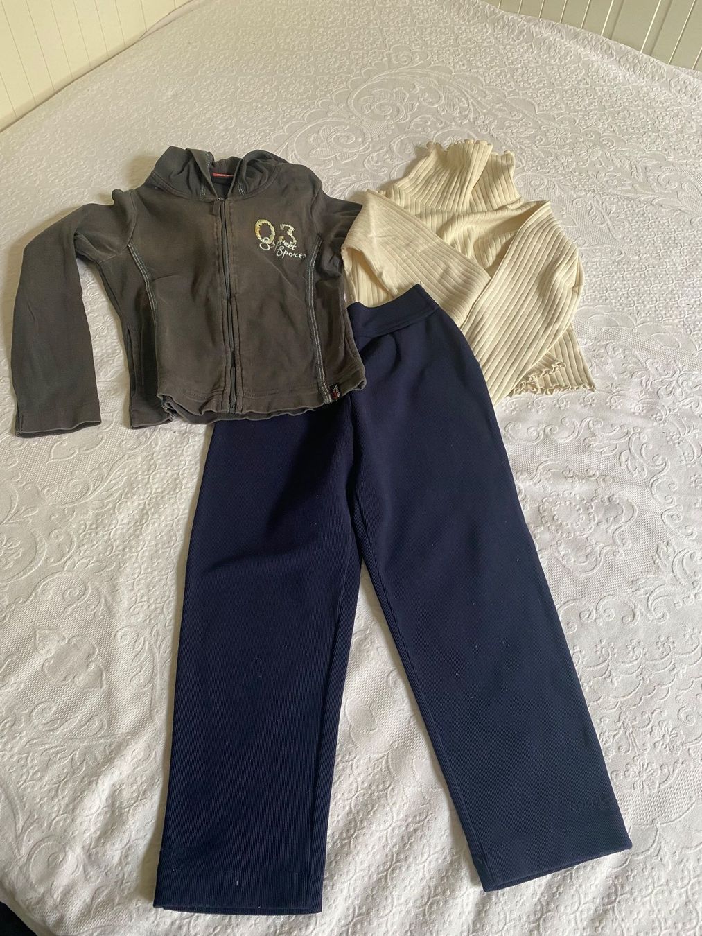 Kleiderpakete & -sets: Rolli, Hose und Esprit Jacket 6-8 Jahre – Gebraucht aus Fribourg von geraldine132 1