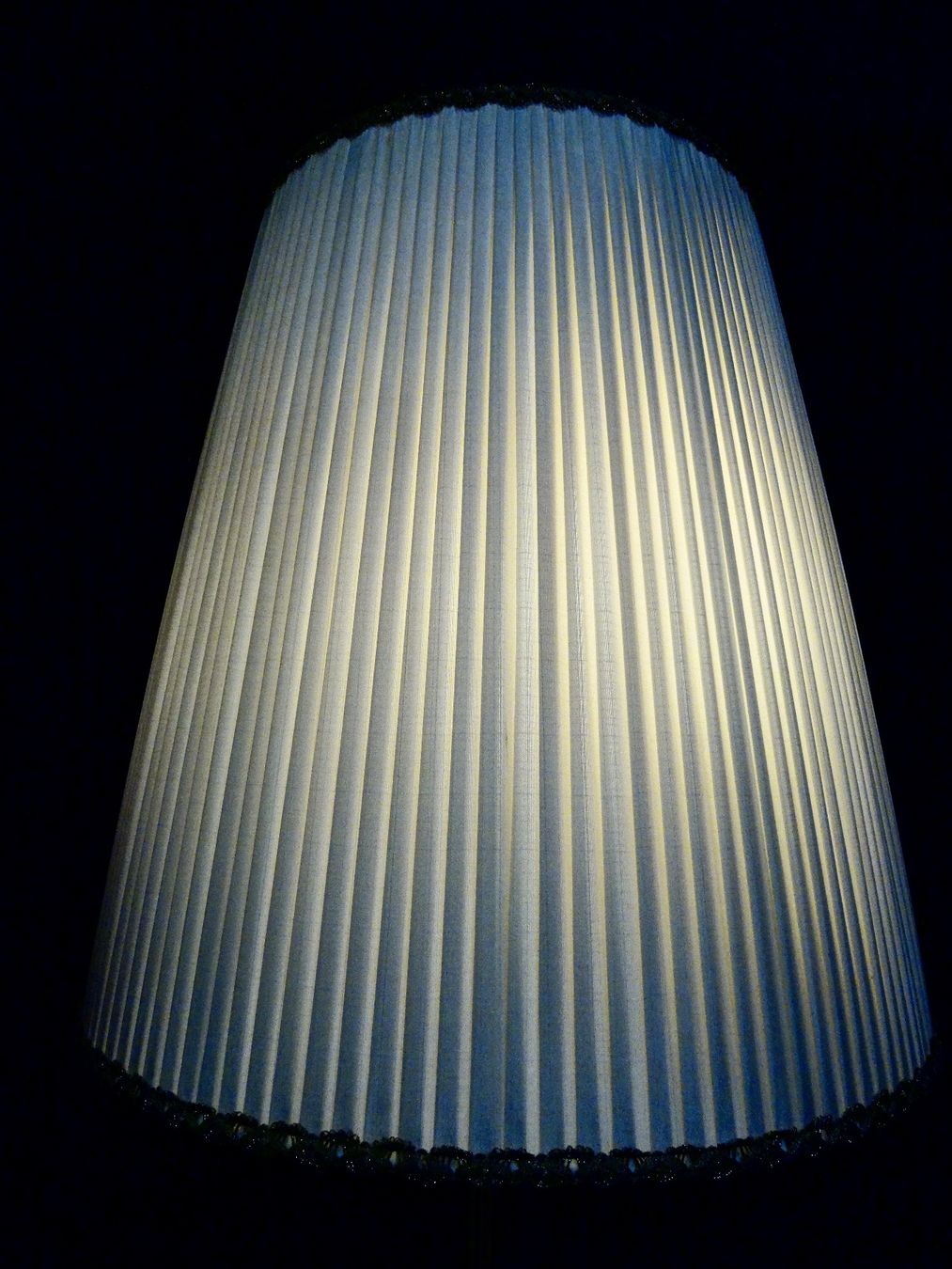 Lampade: STÄNDERLAMPE MIT MESSINGFUSS – Usato da Brügg BE venduto da fundus2 4