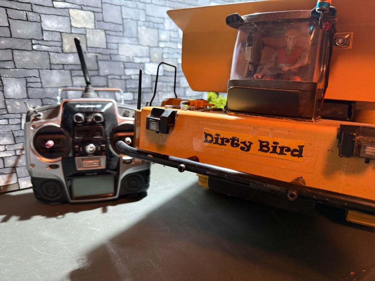 Modellismo RC: Hydraulischer Raupendumper 1:14 – Usato da Altdorf UR venduto da modellbau-widmer