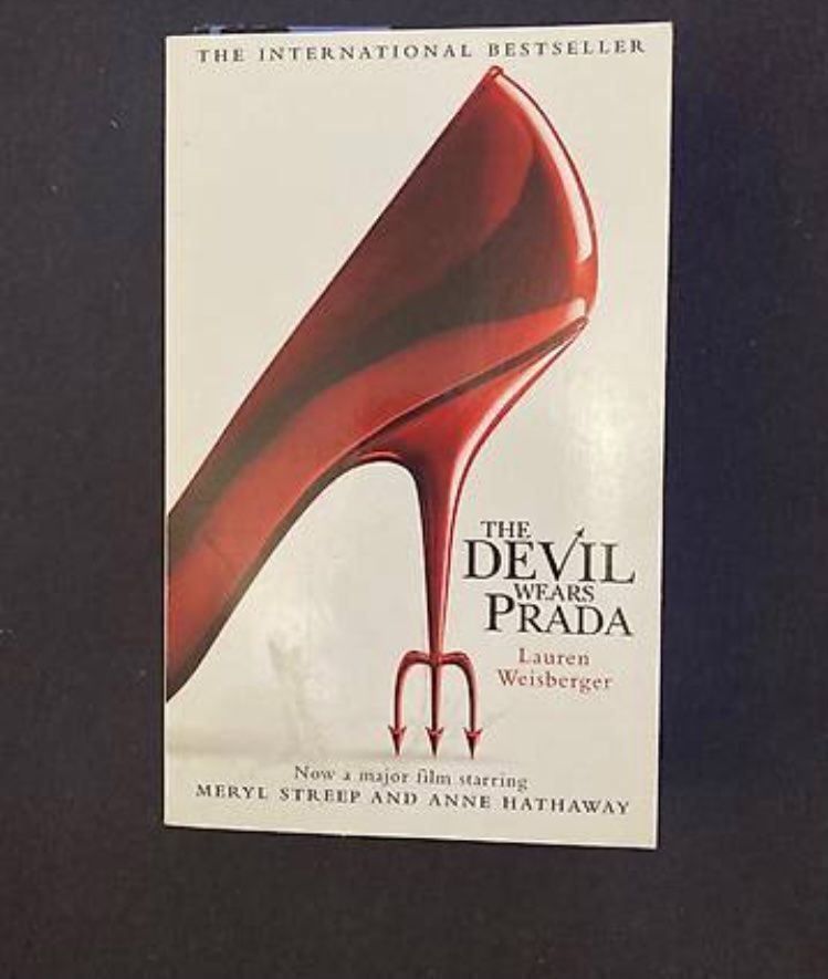 Libri: Buch, der Teufel trägt Prada / Englisch – Usato da Spiez venduto da nomii20
