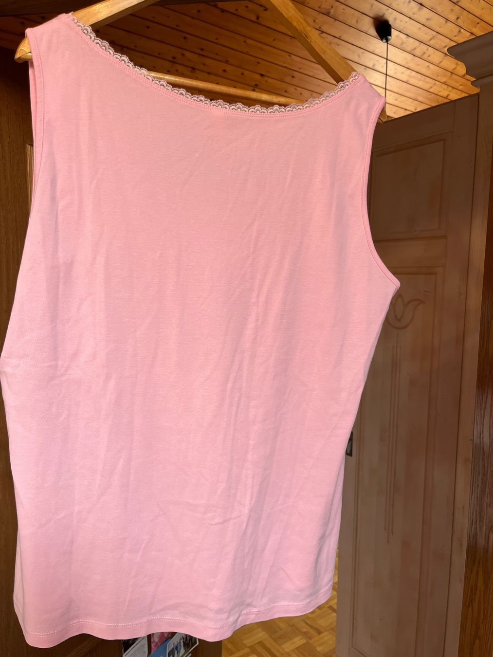 Top: Débardeur taille 50 rose dentelle Sheego basic – Usato da Porrentruy venduto da Madamebovary 1