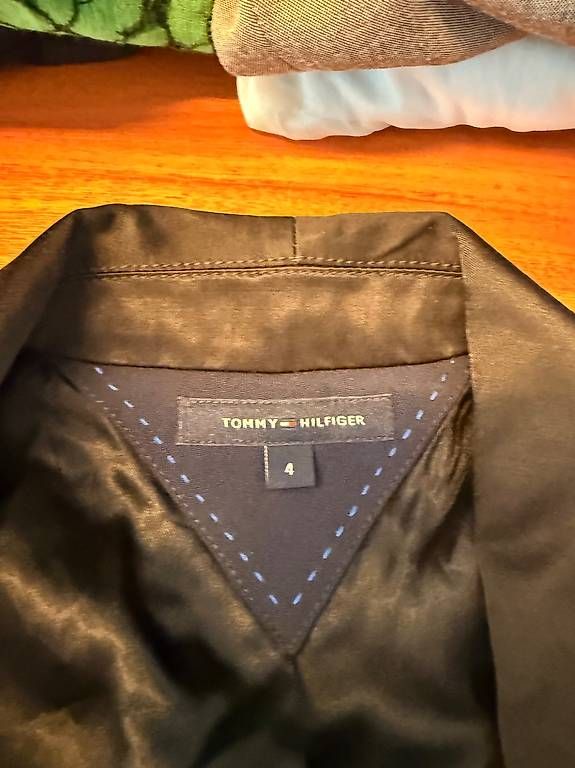 Costumi: Tommy Hilfiger Kostüm Gr. 4 – Usato da Galgenen venduto da 20Usa13 2