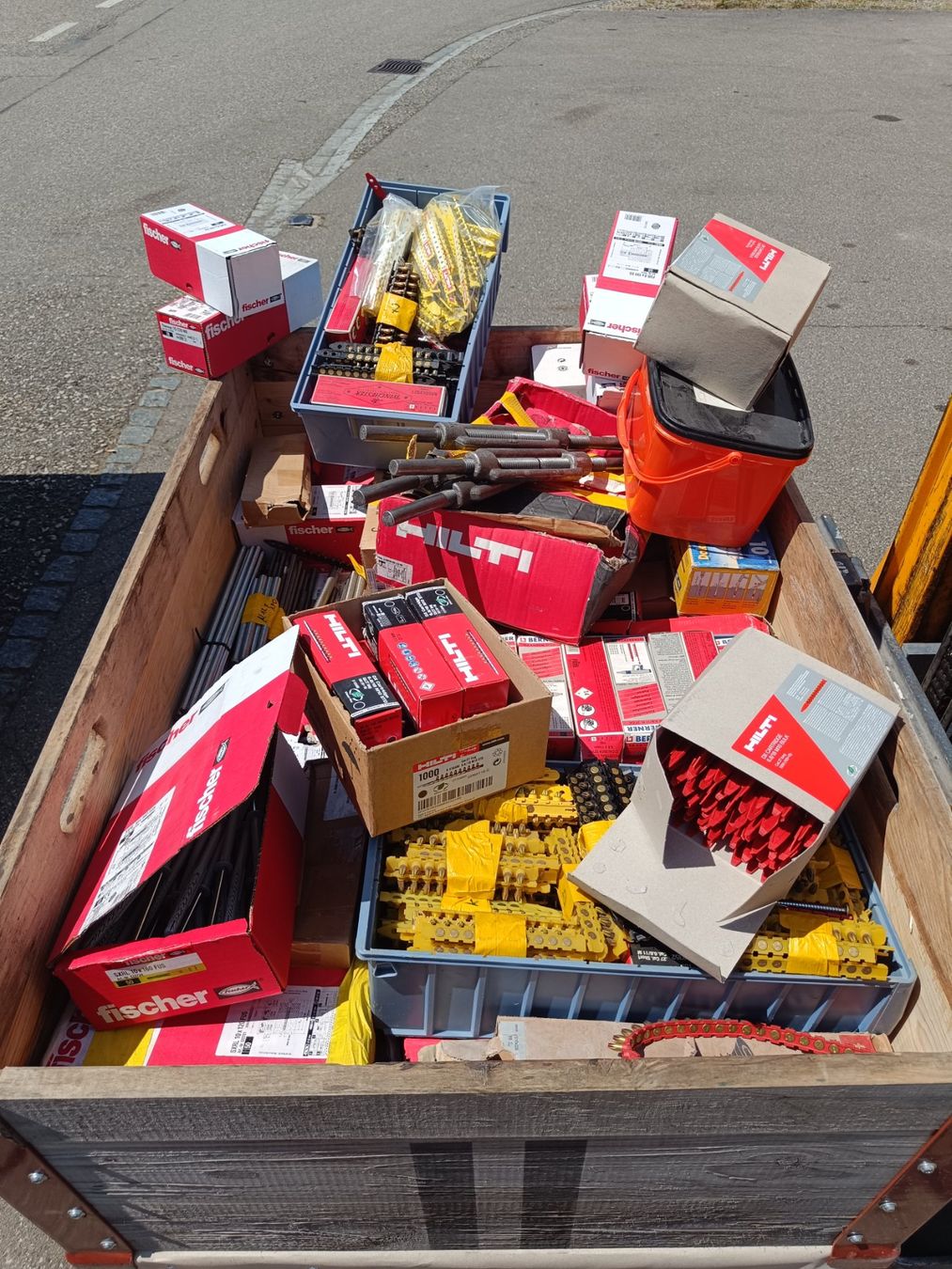 Hilti Tutti gli attrezzi: Schrauben Restposten – Usato da Wangen bei Olten venduto da vch_m5z7 1