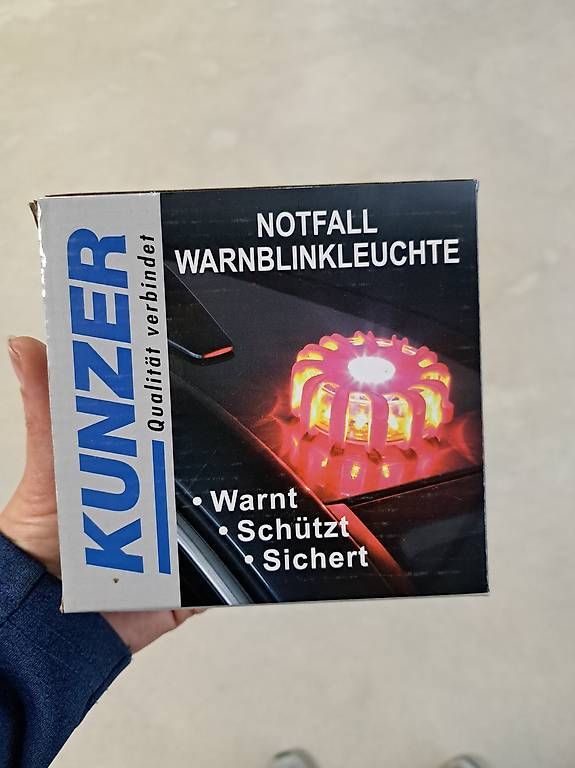 Lampen: Notfall Warnblinkleuchte – Neu und originalverpackt aus Emmen von CZ6032 2