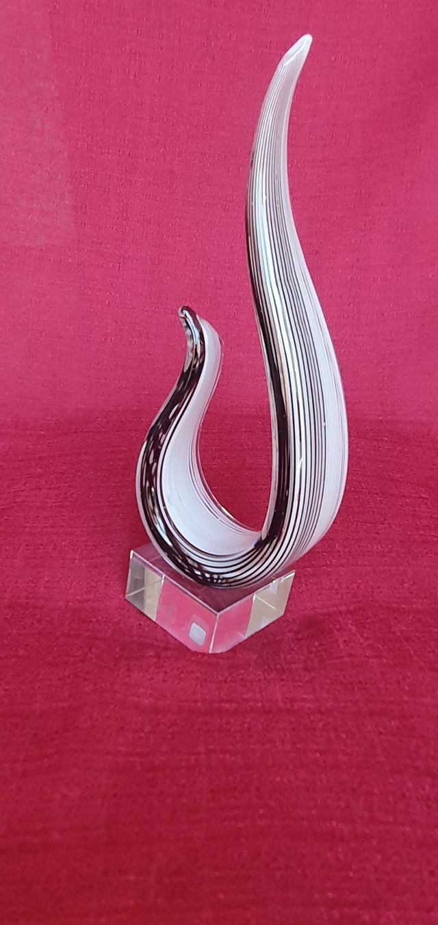Sculture & Statue: Leonardo Glas-Skulptur „Ease“ 26cm – Schwarz/Silber modern – Usato da Abtwil AG venduto da MaVo.0710 1