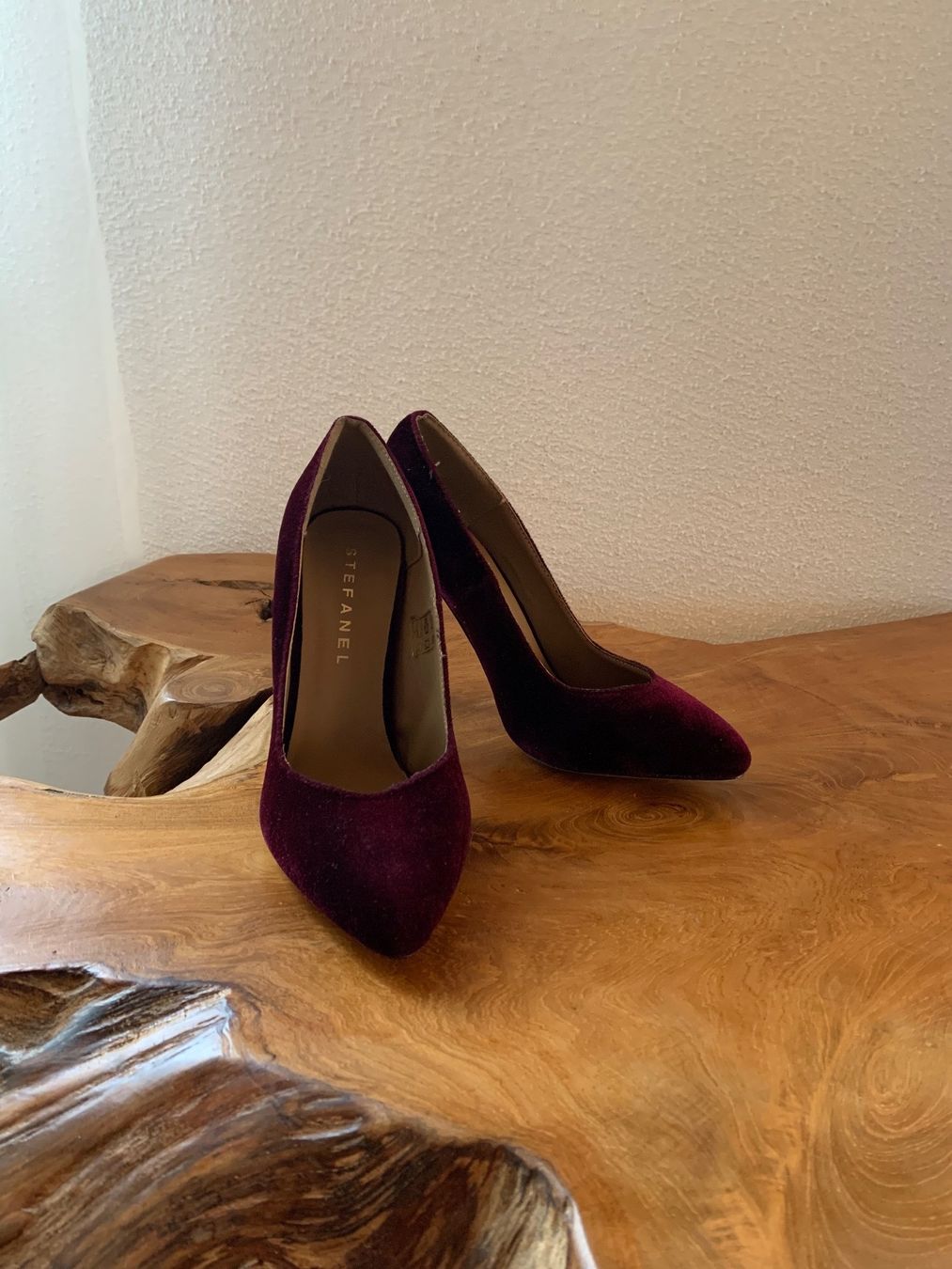 Stefanel Scarpe da donna: Stefanel Samt Pumps gr 38 – Usato da Sempach venduto da katzaana3 3