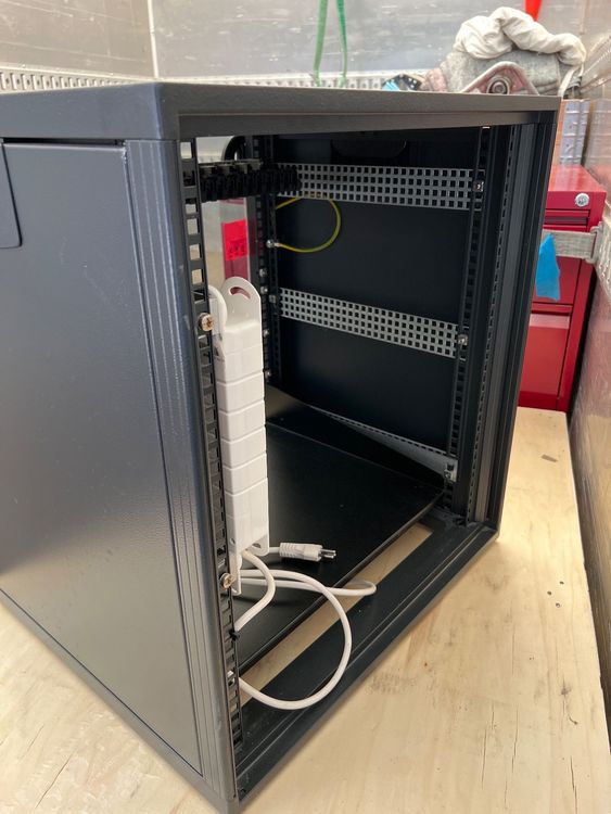Server Rack klein schwarz (Gebraucht) in Egg b. Zürich für CHF 210 ...