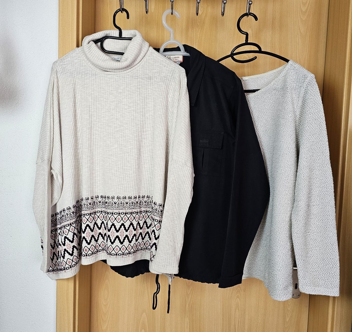 Lots de vêtements: Jeans & 3 Oberteile Grösse 40/42  L – D'occasion à Einigen par Pretorius66 1