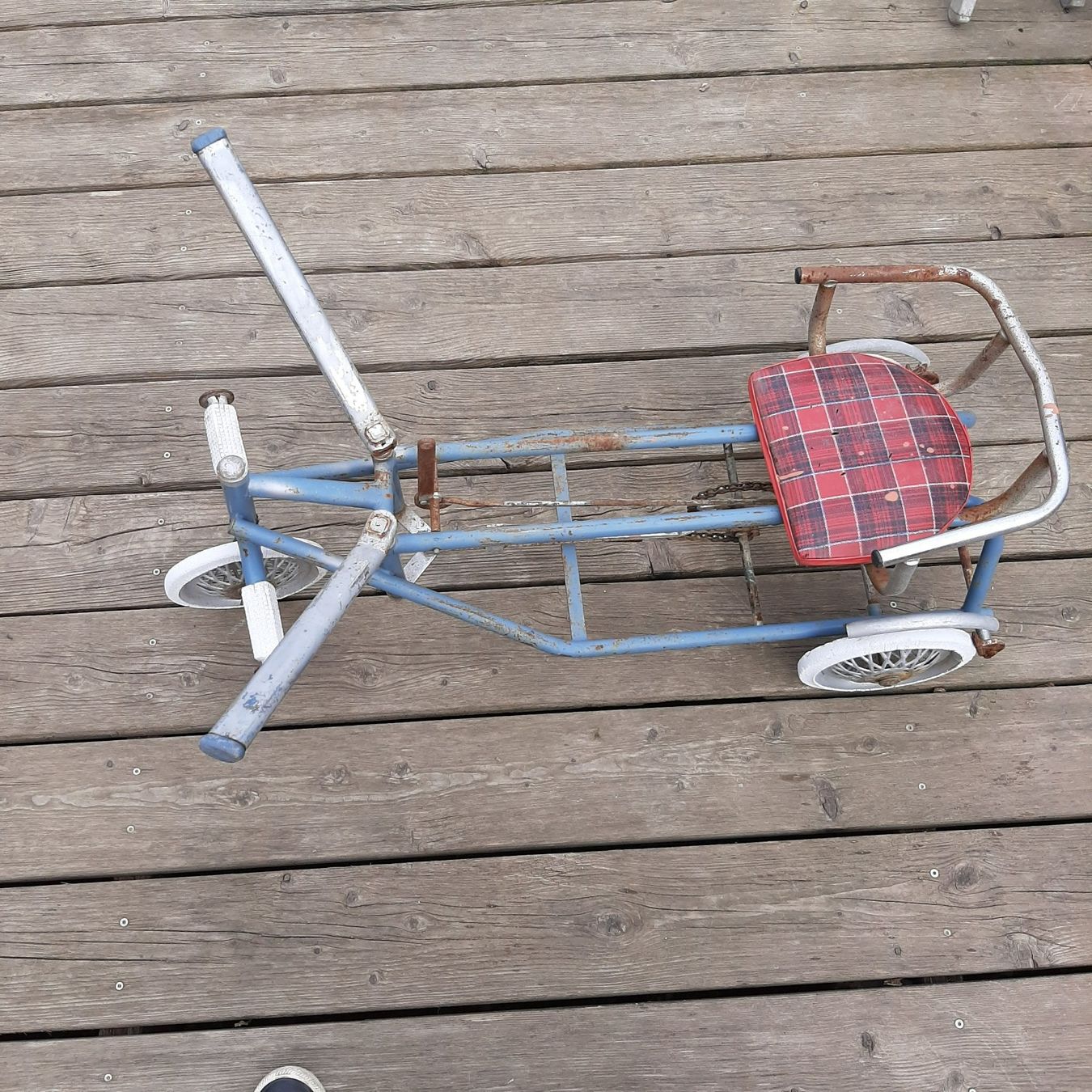 Fahrzeuge für Kinder: Ancien cyclorameur artisanal pour enfant – Defekt aus Nyon von Tonymars