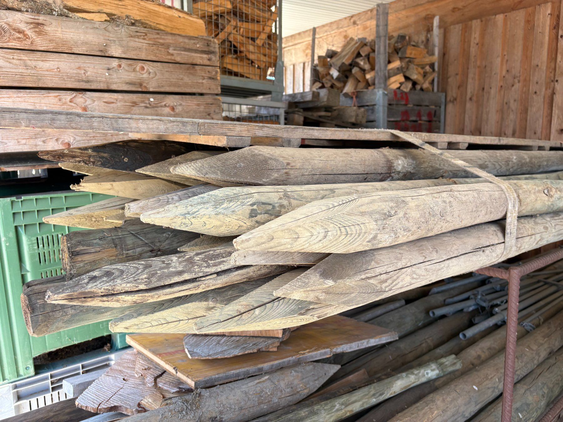 Articoli in legno: Holzpfähle 2.5m – Usato da Neukirch (Egnach) venduto da beerli19