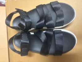 UGG Sandalen schwarz Grösse 39 guter Zustand