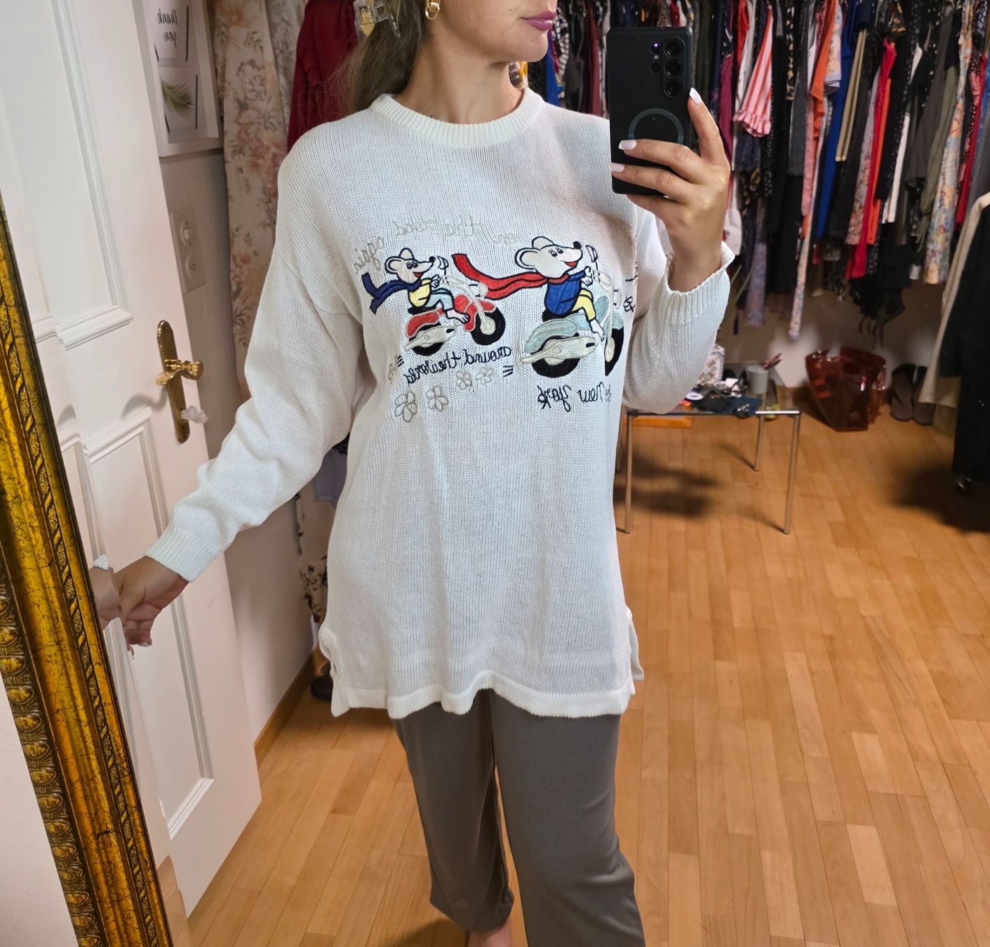 Pullover & Sweatshirts: Vintage Weisser Strickpullover, Gr.40/42, Stickerei Mäuse – Gebraucht aus Wald ZH von CapLux
