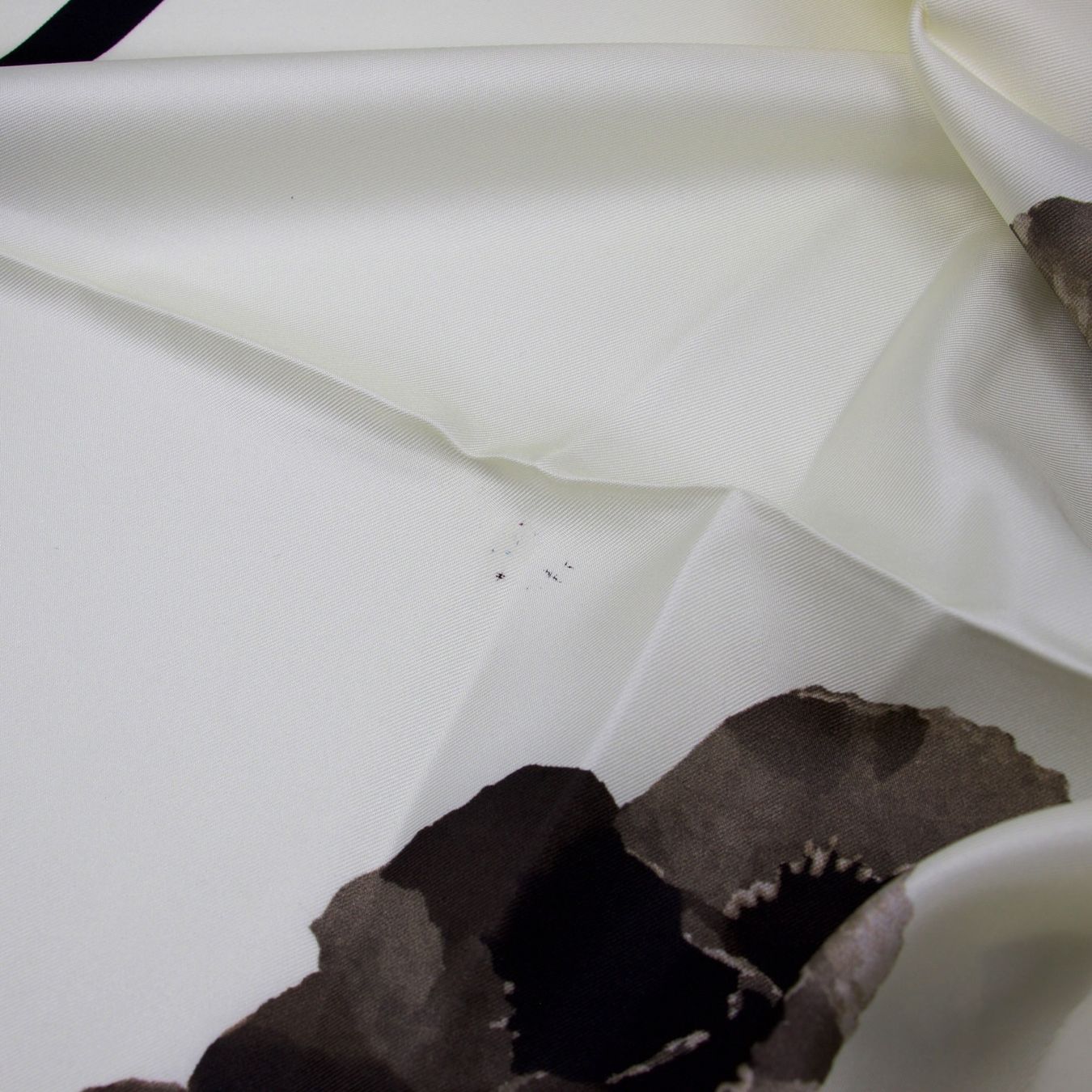 Valentino Foulard & Sciarpe: Valentino Seidentuch schwarz/crème – Usato da Binningen venduto da Designerlabels 6