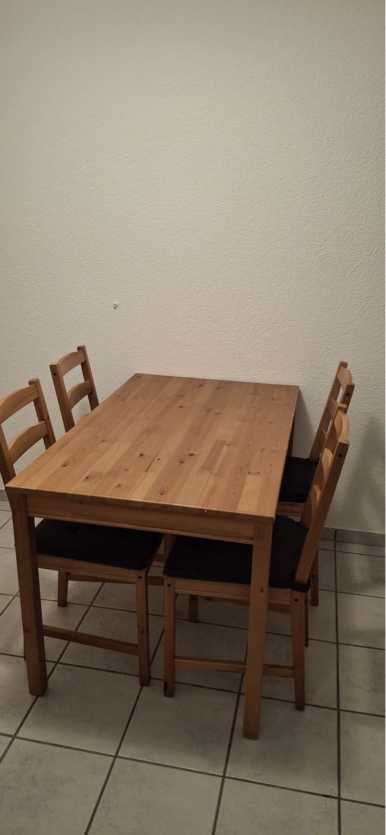 Ikea Tavoli: Tisch inkl. Stühle  – Usato da Buttisholz venduto da lue_pfk6