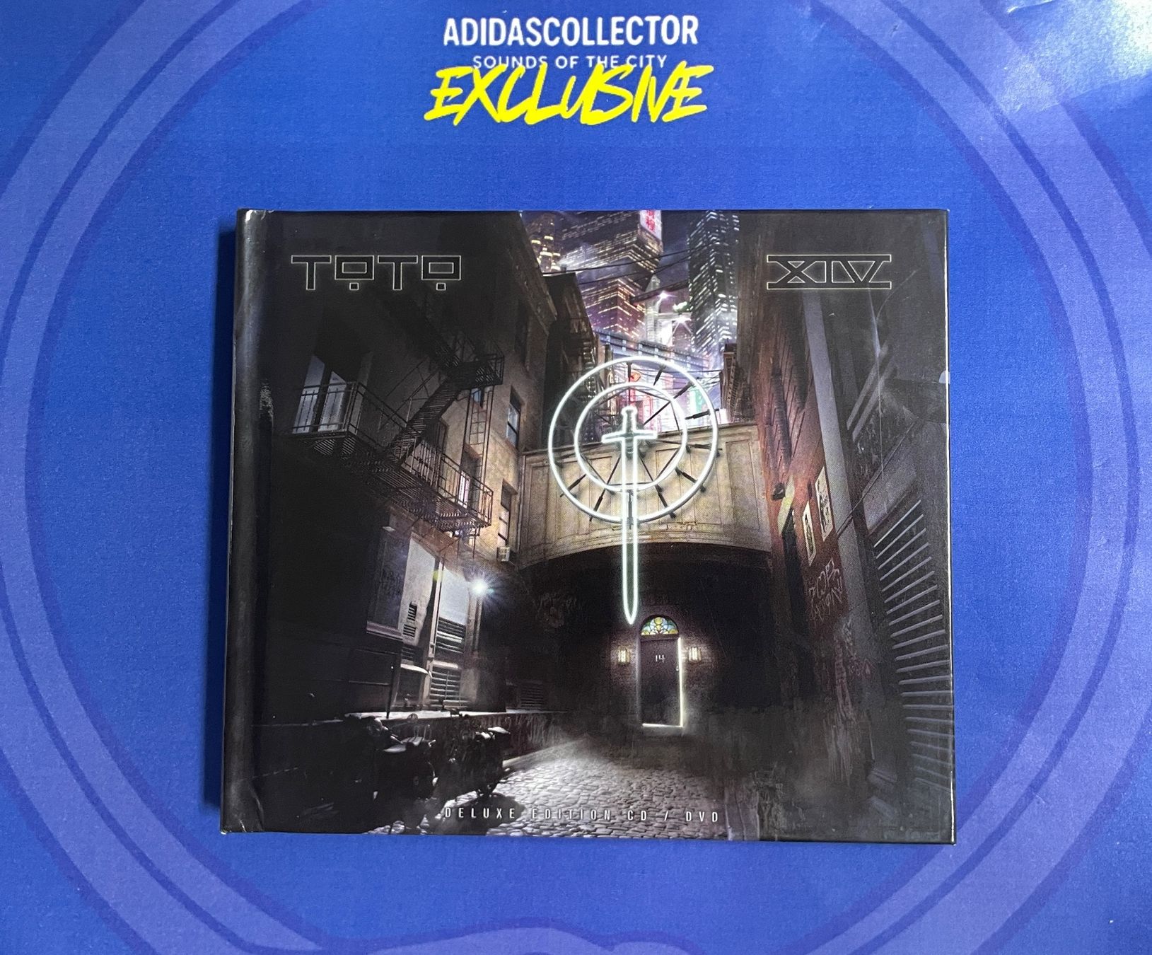 CD: Toto - XIV mit DVD Deluxe Edition – Usato da Muri b. Bern venduto da AdidasCollector