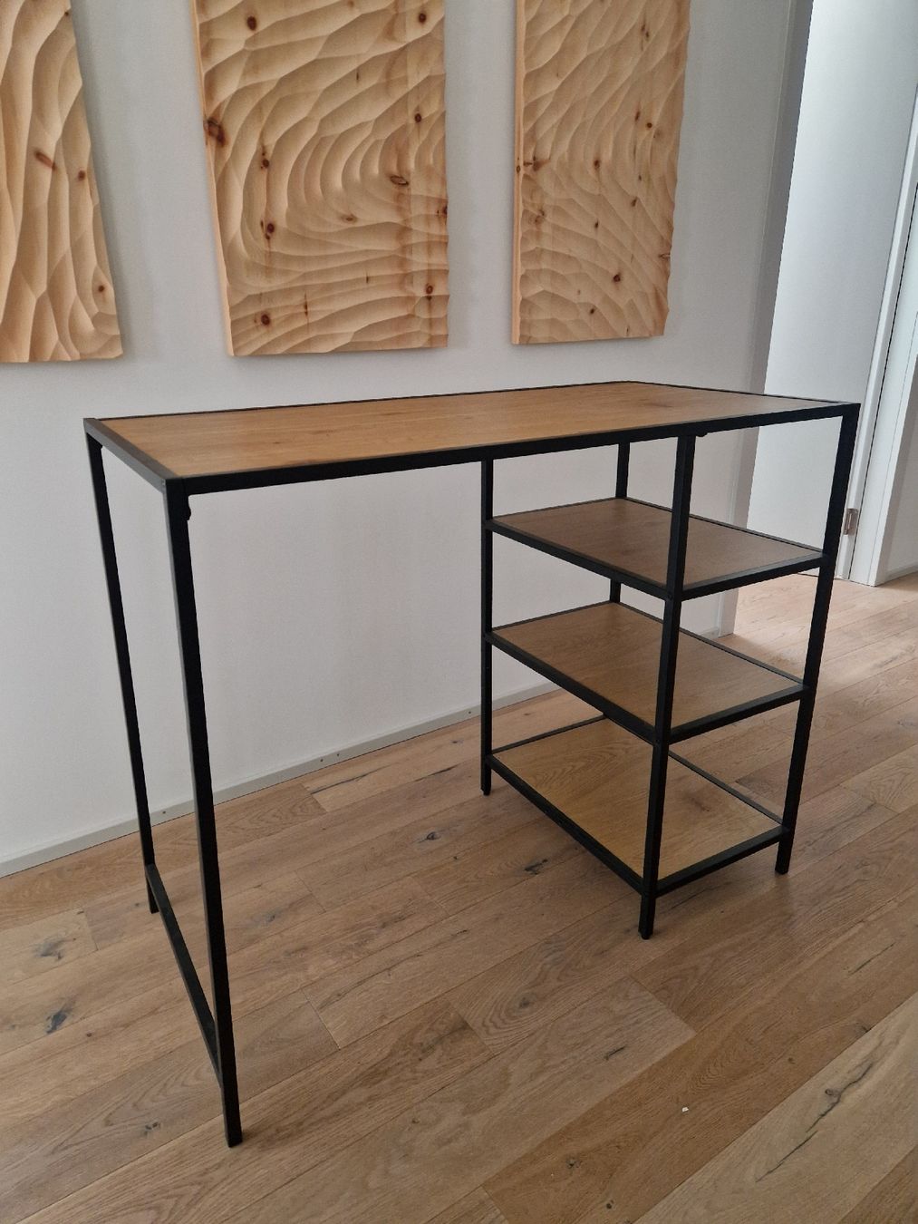 Jysk Tavoli: Bartisch / Stehtisch mit Regalen - Holz und Metallgestell – Usato da Frauenfeld venduto da EllenRiesterer