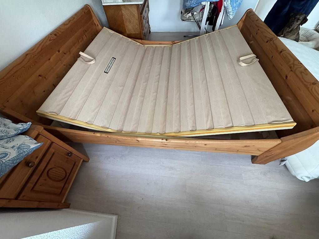 Letti: Lit complet + matelas + sommier + 2 tables de chevet – Usato da Porrentruy venduto da mathis.broquet 3
