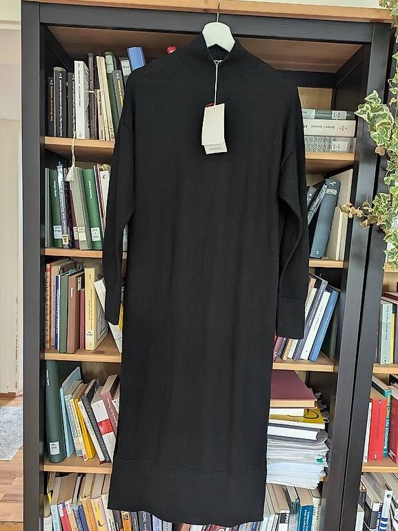 Vestiti: COS Schwarzes Wollkleid mit Rollkragen – Usato da Zürich venduto da lin_6dtc 1
