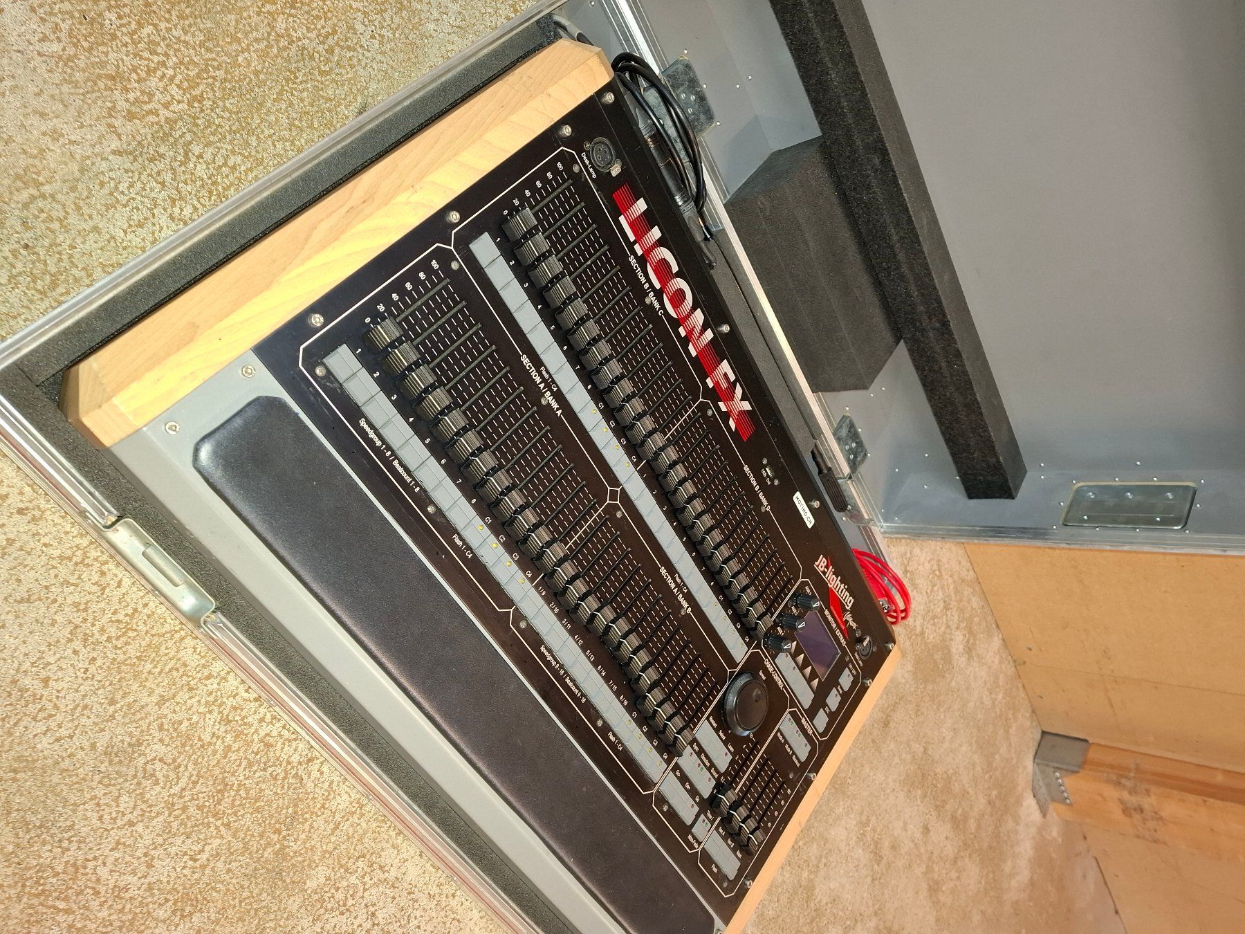 Console di mixaggio: JB Lighting Licon FX Lichtpult inklusive Case – Usato da St. Gallen venduto da moving_st.gallen 1