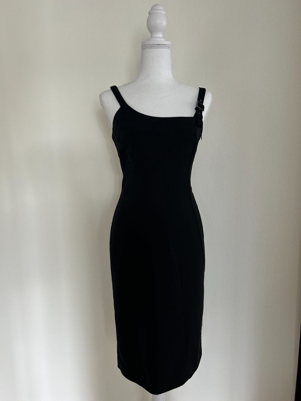 Vestiti: Elegantes, schwarzes Versace-Kleid – Usato da Zuerich venduto da HomeHaven 1
