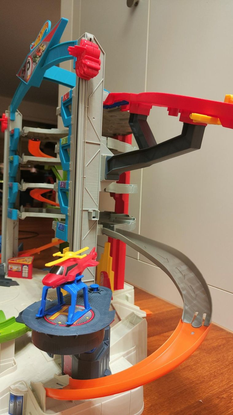 Hot Wheels Spielzeuge: Hot Wheels City Megacity Parking Garage – Gebraucht aus Dietikon von mic_5rjw 5