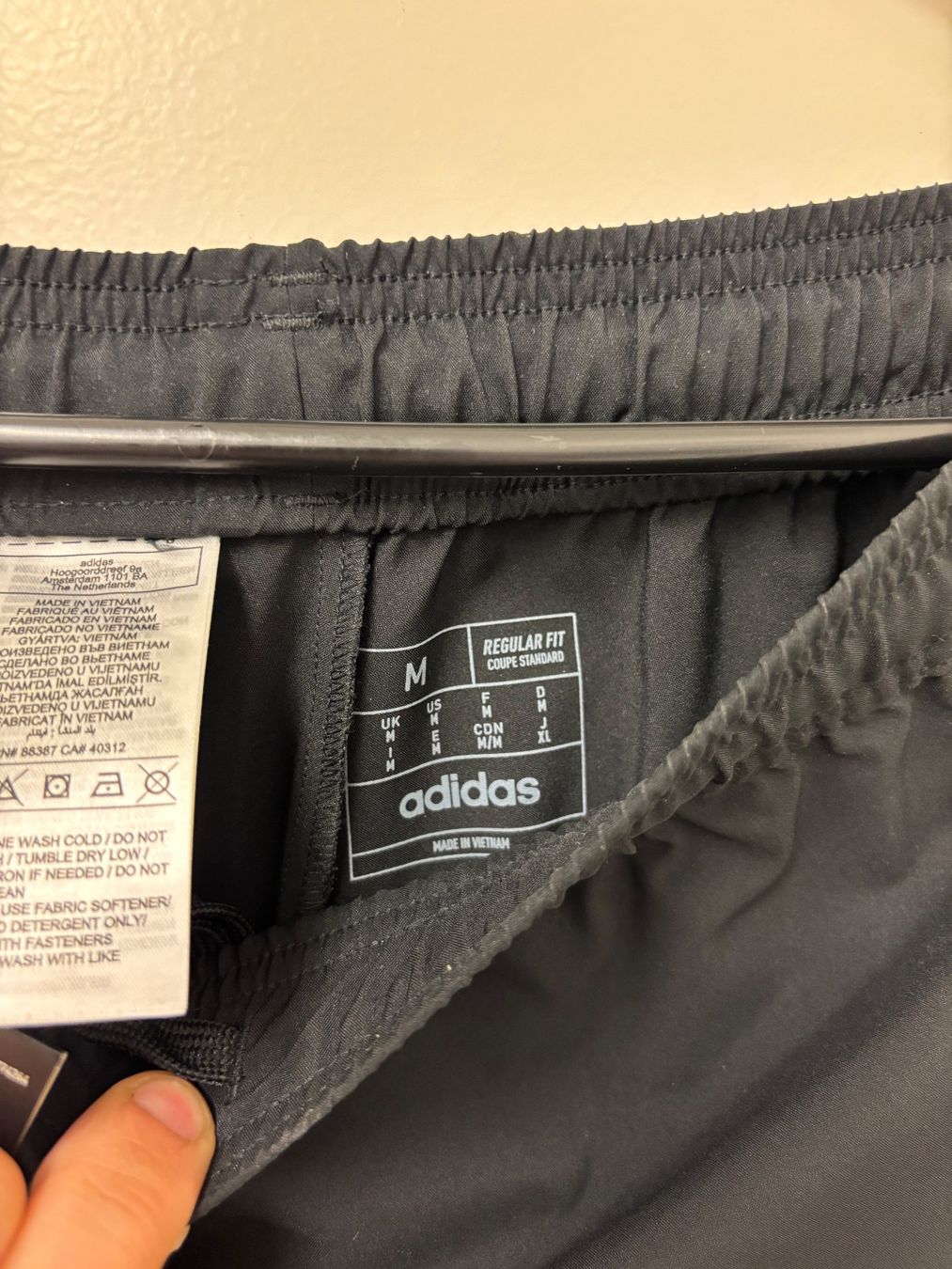 Adidas Hosen: Adidas Trainingshose – Neu und originalverpackt aus Zürich von mc_mike77 3