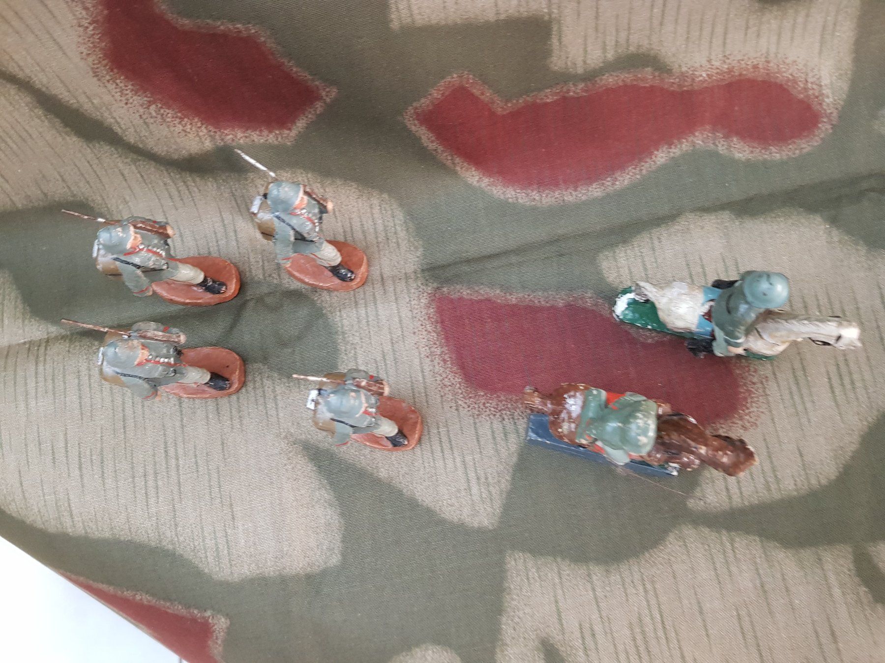 Figuren: Elastolin Parade Wehrmacht  Soldaten WW2 – Gebraucht aus Gutenswil von rolfsimmen31 3