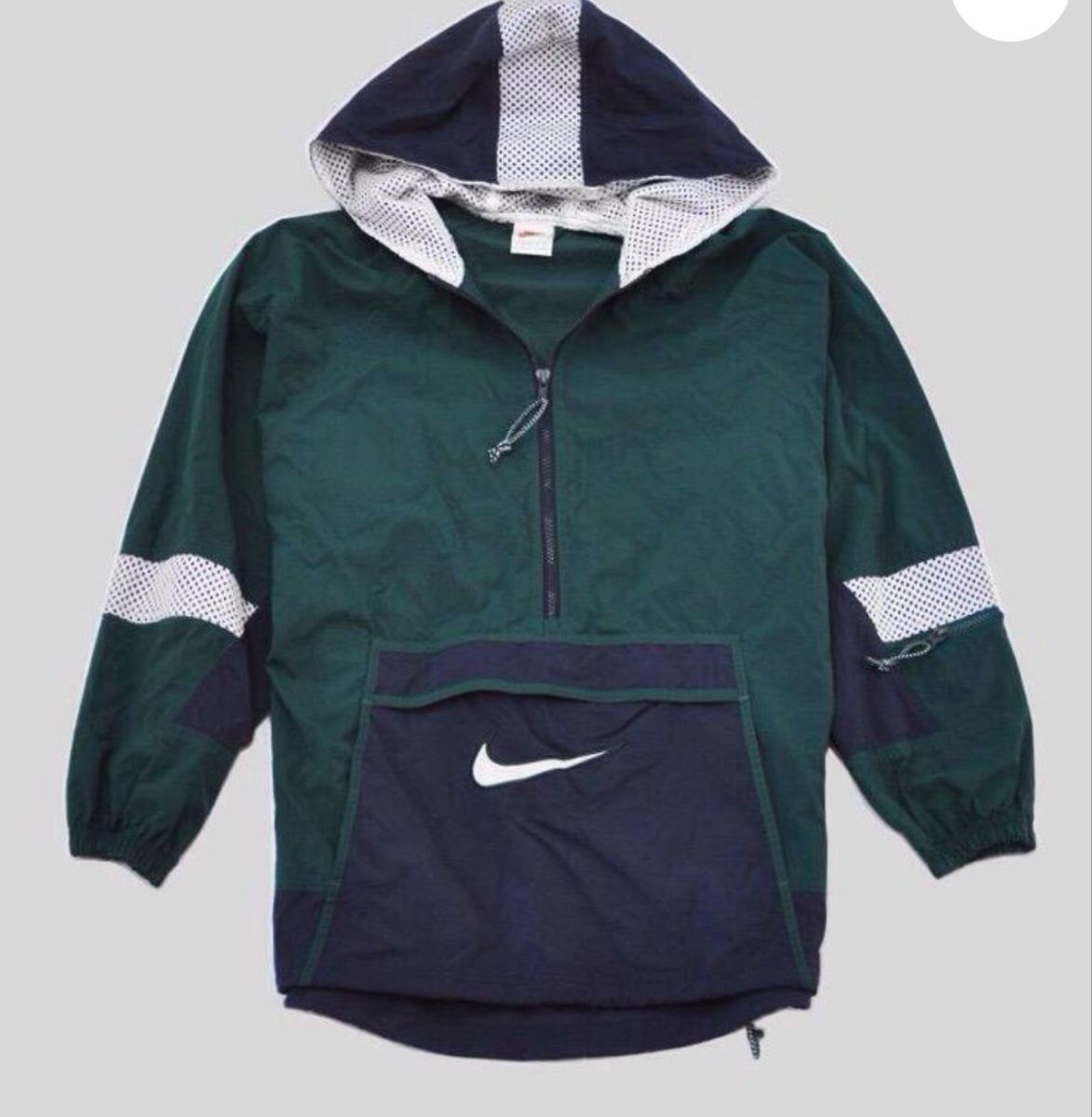 Nike Giacche: Veste vintage Nike – Usato da Clèbes (Nendaz) venduto da Tiki-Stop