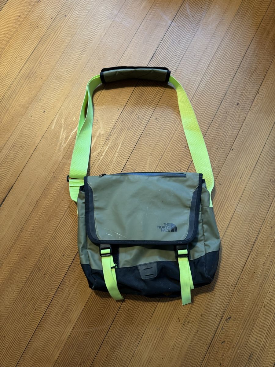 North Face Borse: North face base camp messenger bag – Usato da Kirchberg BE venduto da tim_gct2