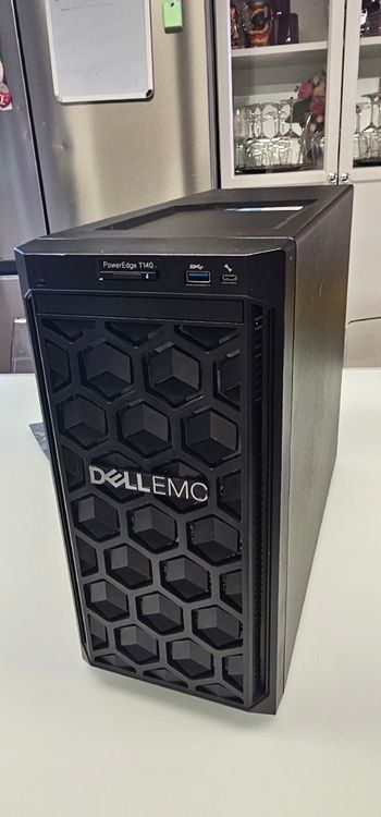 Dell Server: Dell EMC PowerEdge T140 – Usato da Bern venduto da Davidhayter