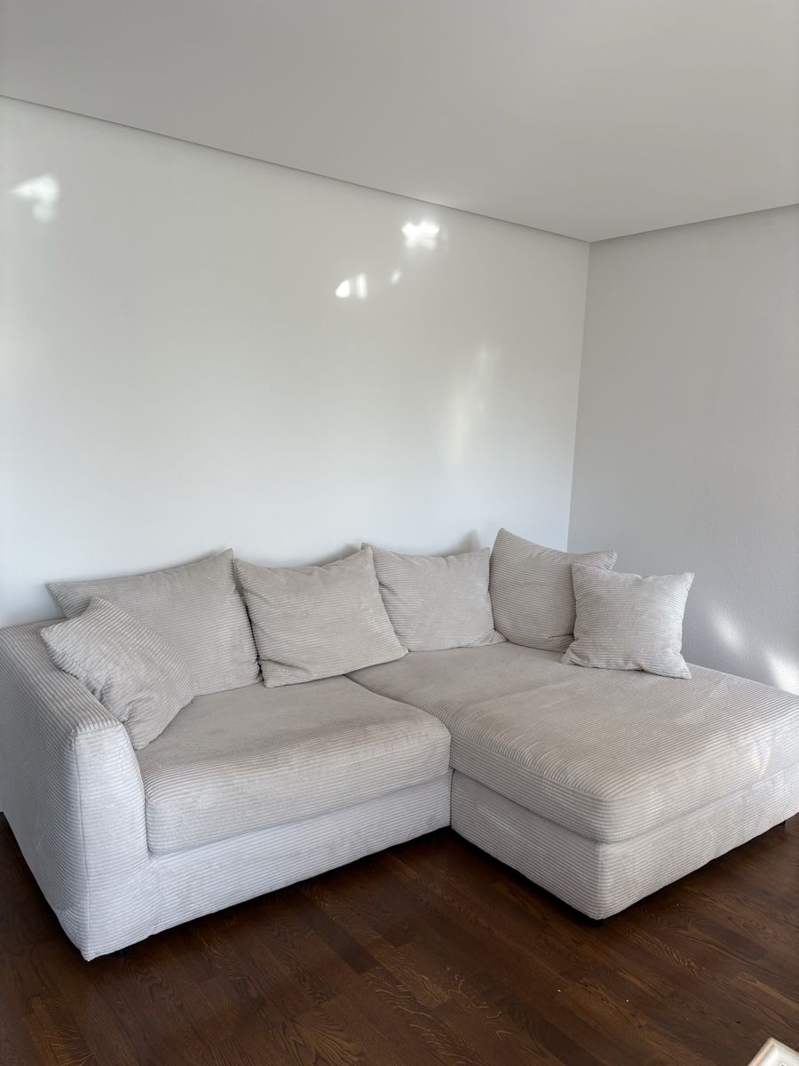 Sofas: Traumhaftes Eck-Cord-Sofa Hell – Gebraucht aus Schliern b. Köniz von jenniferleanda