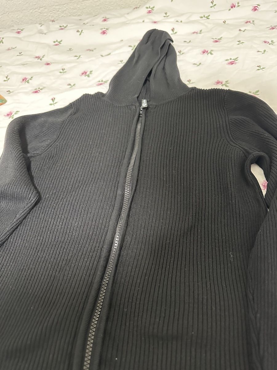 Giacche: Schwarze Strickjacke mit Kapuze – Nuovo (secondo la descrizione) da Oberurnen venduto da nes_8xqt 4