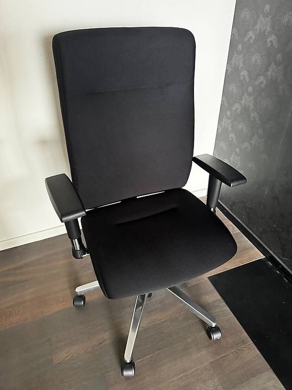 Stühle: Ergonomischer Bürodrehstuhl – Gebraucht aus Stäfa von Maurinho