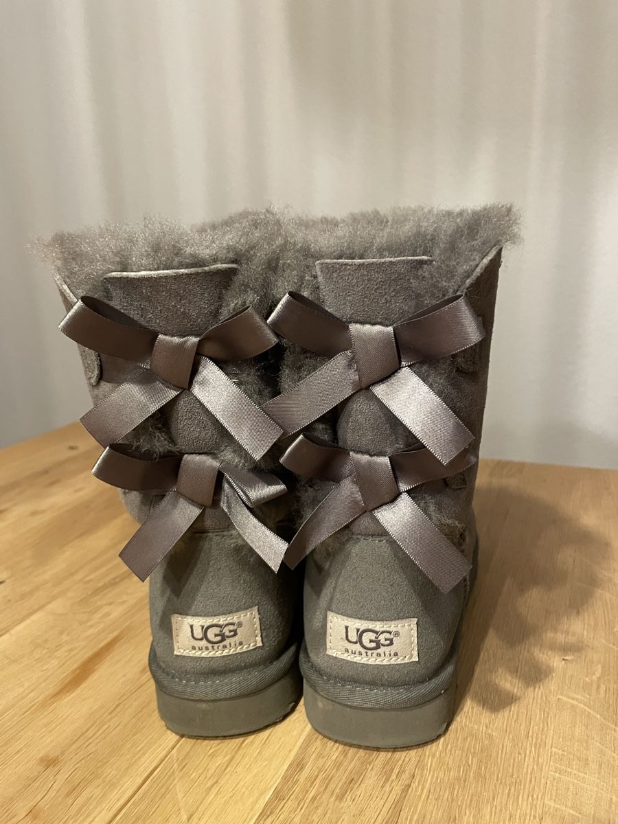 Ugg Scarpe da donna: UGG Boots, Grösse 36, Farbe grau – Usato da Oberdiessbach venduto da ram_b26k 1
