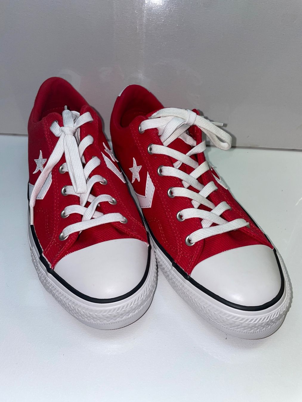 Converse Scarpe da uomo: NEUE, UNGETRAGENE rote Converse in Grösse 42.5 – Nuovo (secondo la descrizione) da Wolfhausen venduto da Mawere