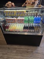 Vitrine réfrigérée pour boissons, desserts ou sandwichs 