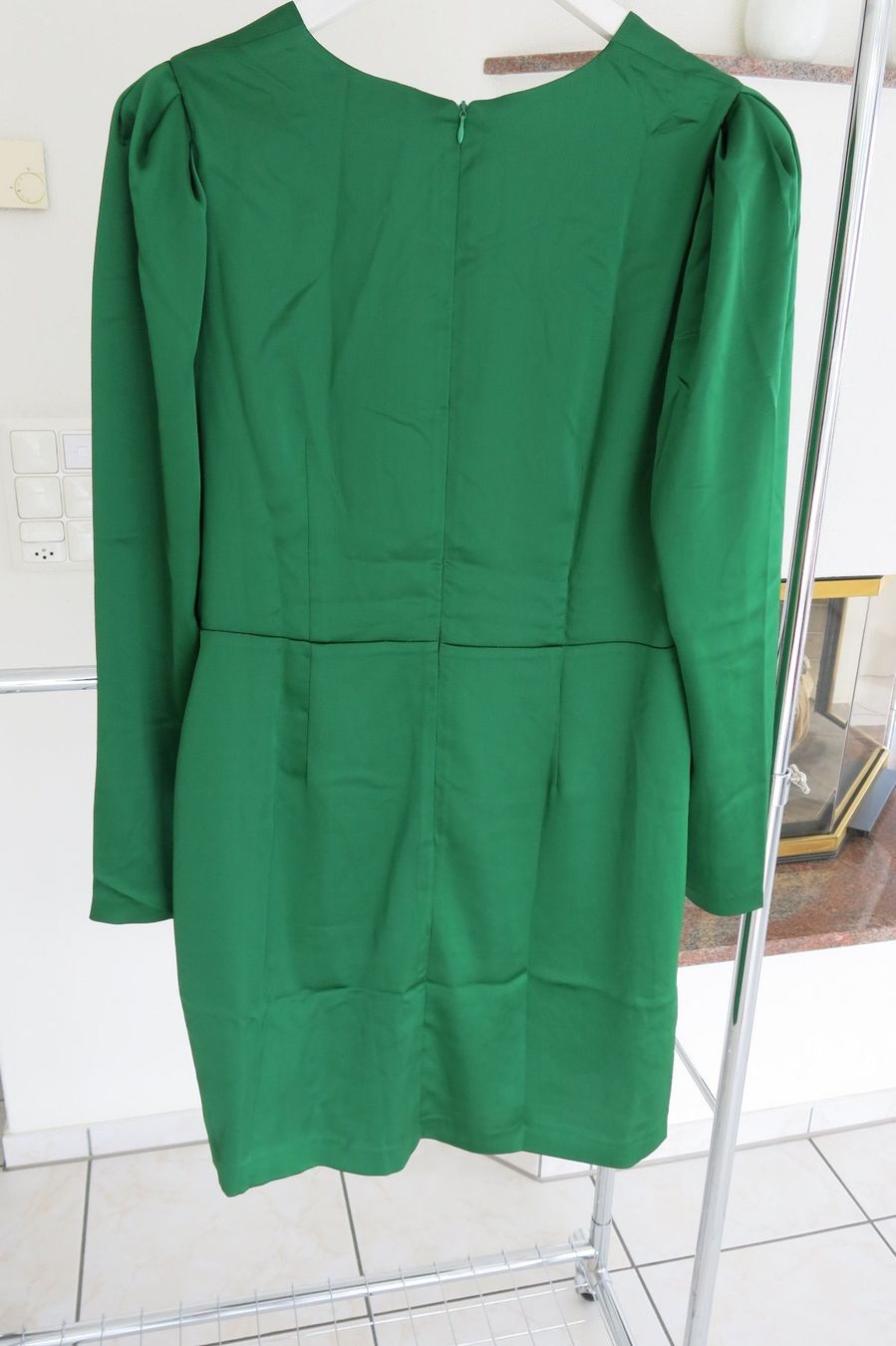 La Redoute Vestiti: Schönes grünes Satinkleid – Nuovo (secondo la descrizione) da Lachen SZ venduto da artbyblondangel 4