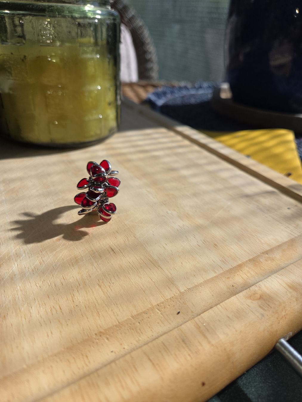 Ringe: Bague fleur rouge tendance – Gebraucht aus Brügg BE von man_xyd9