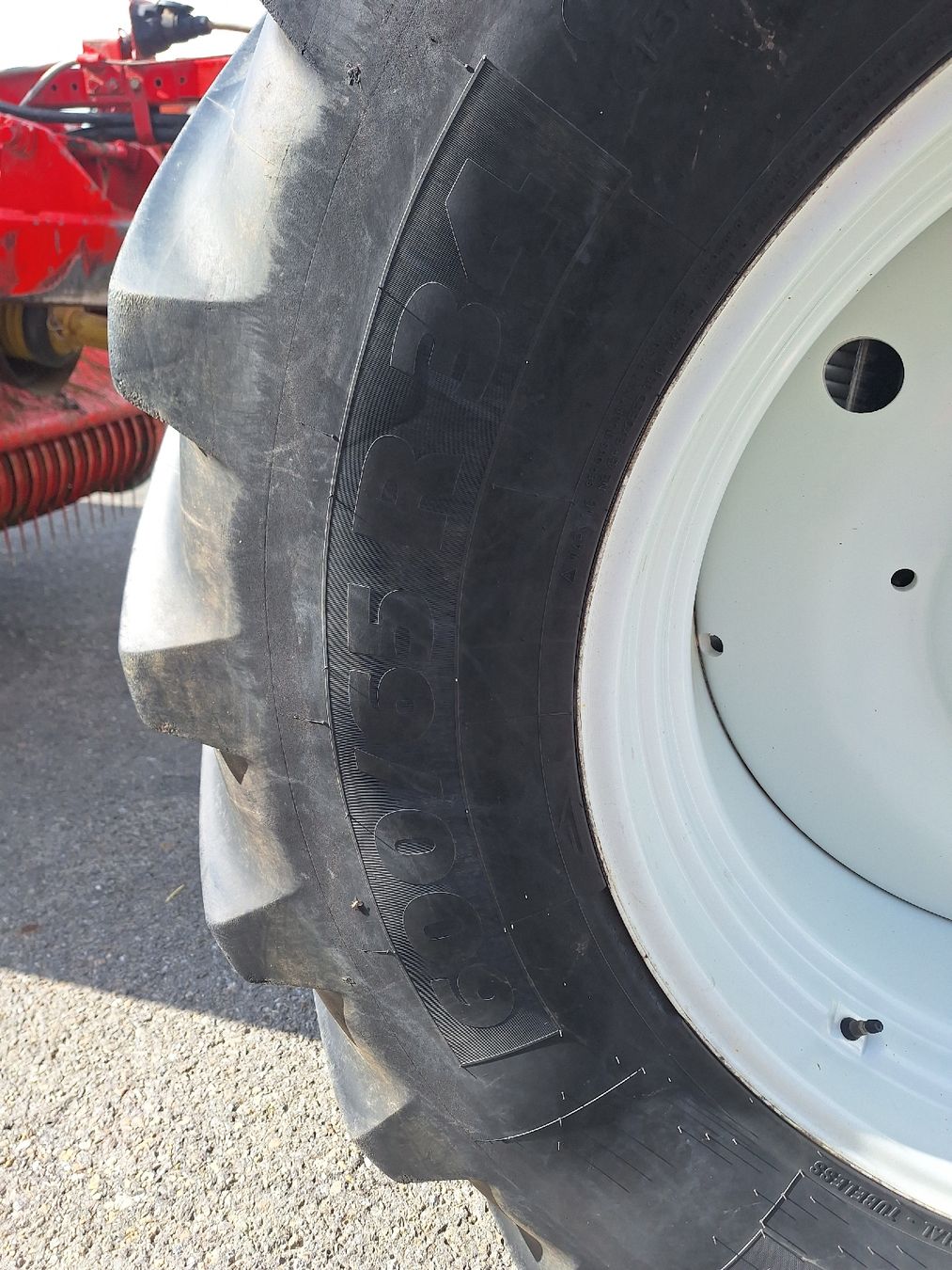 Trattori: 1 Michelin 600/65 R34 ca.60% Profil – Usato da Hildisrieden venduto da Aschenboedel 5