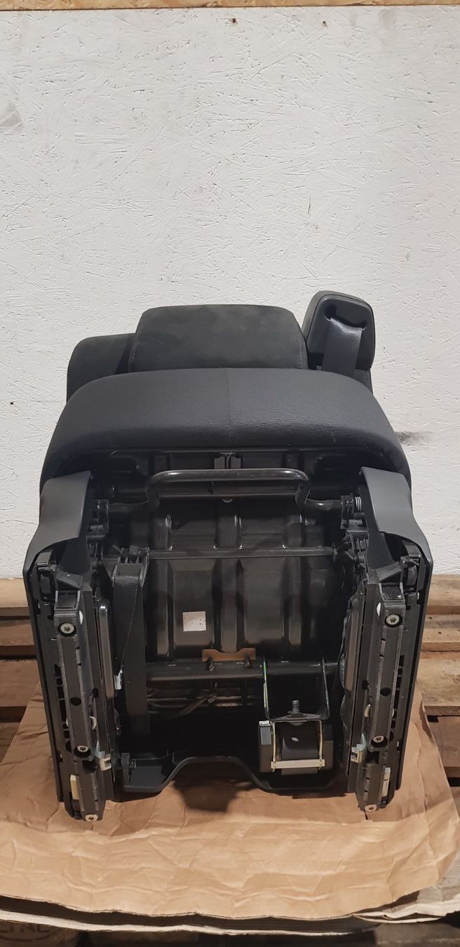 Tutti pezzi di ricambio auto: Renault Espace Sitze Auto Sitz Sjedili Siege Camper – Usato da Herzogenbuchsee venduto da ilh_kh5d 7