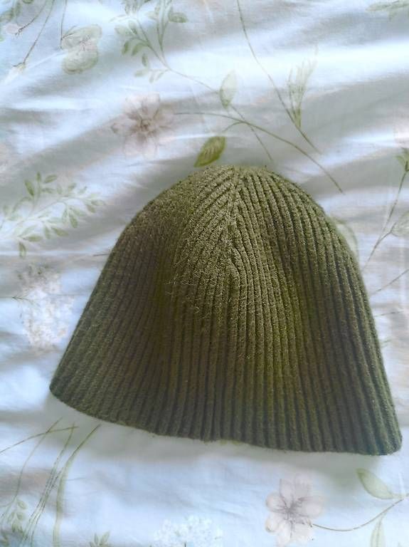 Hüte, Mützen & Caps: Bonnet vert olive/militaire  – Gebraucht aus Vevey von fra_fs8w